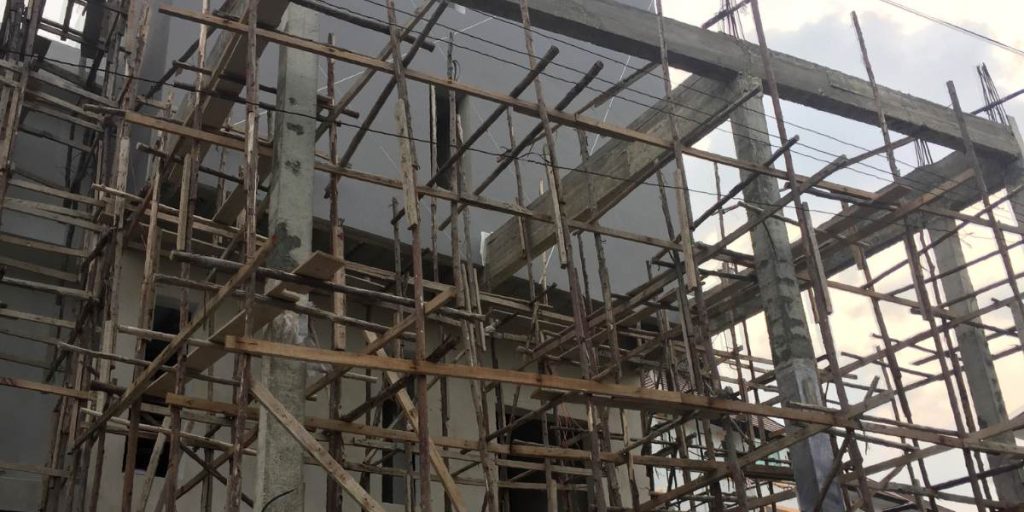 Équipements de protection individuelle (EPI) indispensables pour une sécurité optimale sur échafaudage